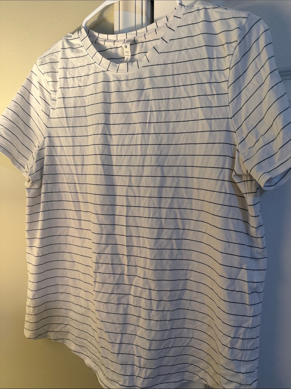 Lululemon size 8 tee